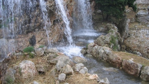 Riapre oggi la cascata monumentale di Aqp a Leuca, presente Amati