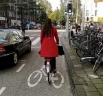 Persone che usano la bici per recarsi al lavoro