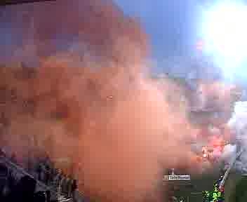 Derby Lecce-Bari, ferita una poliziotta, tafferugli tra tifoserie