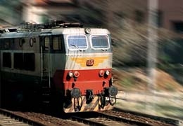 Incendio su Intercity Bari-Torino, passeggeri costretti a scendere a...